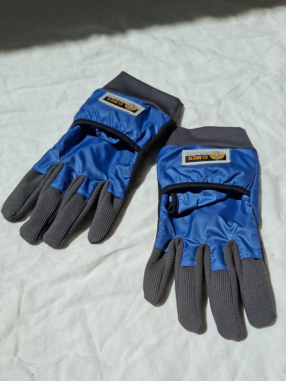 Elmer Gloves: Windproof Glove with Touchscreen Fingers